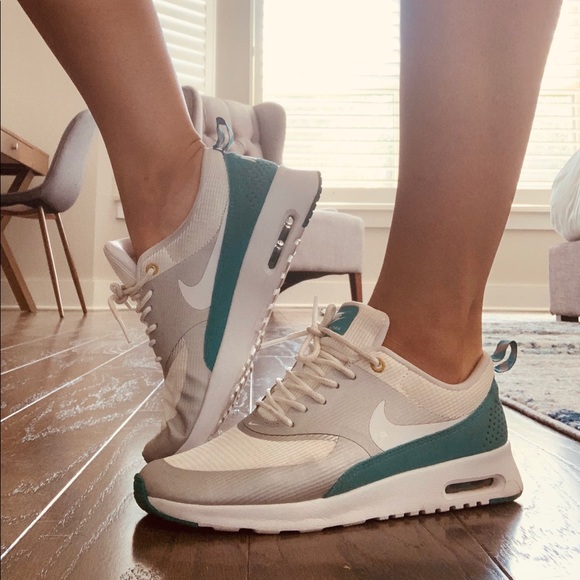 nike air max thea size